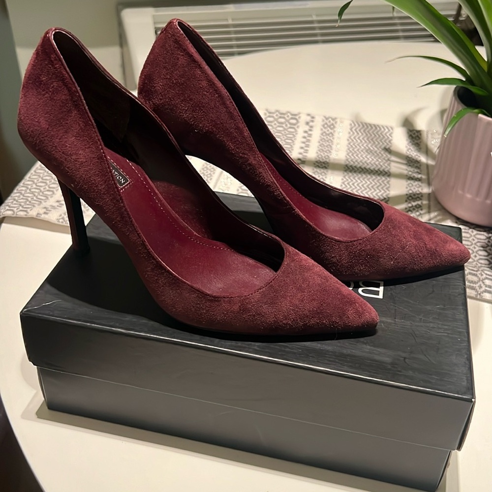 BCBG Treasure suede pump
